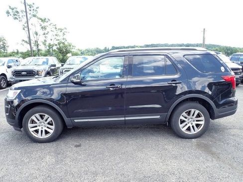 Used 2018 Ford Explorer XLT w/ Equipment Group 202A AWD/4WD image 2