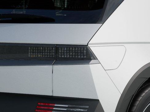 New 2025 Hyundai Ioniq 5 SE image 10