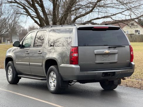 Used 2008 Chevrolet Suburban LT w/ LT Preferred Equipment Group image 4