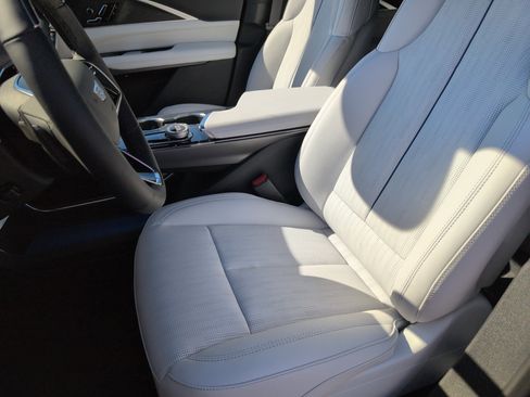 New 2026 Cadillac Lyriq Luxury image 9