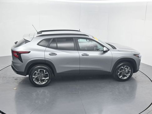 Used 2025 Chevrolet Trax LT FWD image 55