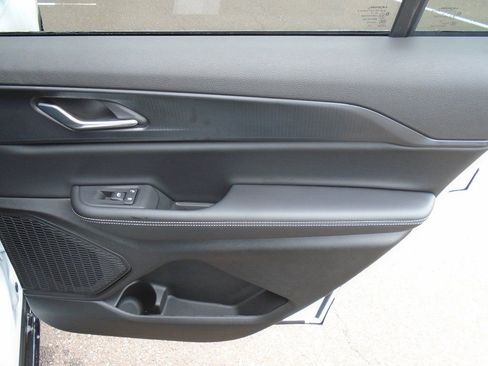 New 2025 Jeep Grand Cherokee L Laredo w/ Luxury Tech Group I image 9