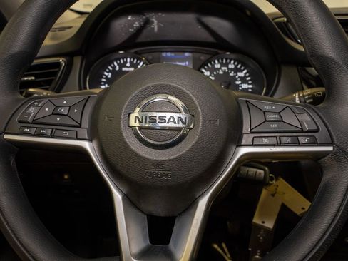 Used 2018 Nissan Rogue S image 16