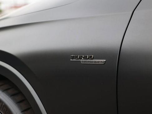 Used 2025 Mercedes-Benz GLC 43 AMG 4MATIC image 17