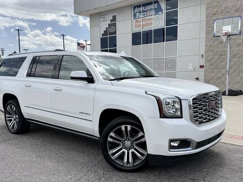 Used 2020 GMC Yukon XL Denali w/ Denali Ultimate Package AWD/4WD image 2