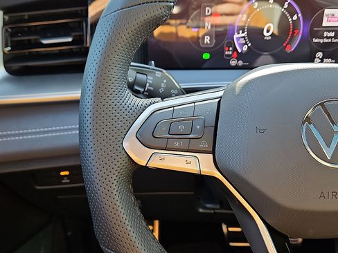 New 2026 Volkswagen Tiguan SE R-Line image 17