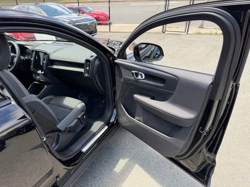 Used 2023 Volvo C40 Recharge Core AWD/4WD image 35