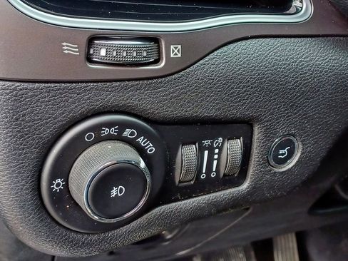 Used 2019 Jeep Cherokee Limited AWD/4WD image 16