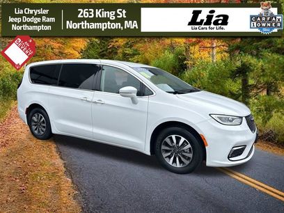 Certified 2022 Chrysler Pacifica Touring-L