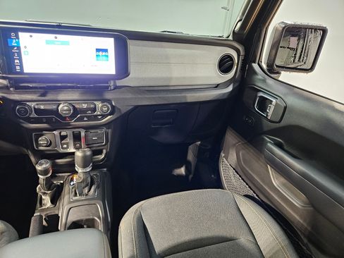 Used 2025 Jeep Wrangler Sport image 11