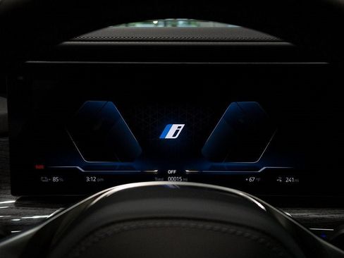 Used 2025 BMW i7 eDrive50 w/ Premium Package image 28