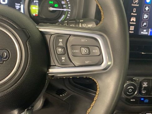 Used 2024 Jeep Wrangler Unlimited Sahara w/ Dual Top Group AWD/4WD image 19