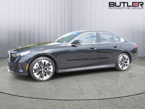 Used 2025 BMW 530i xDrive w/ Premium Package AWD/4WD image 1