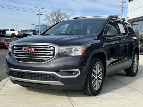 Used 2017 GMC Acadia SLE image 3