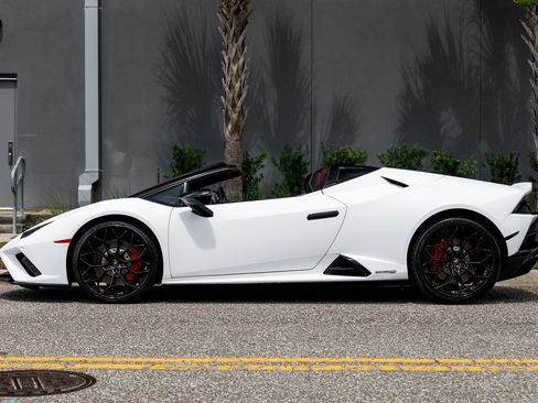 Used 2021 Lamborghini Huracan EVO RWD image 17