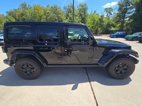Used 2021 Jeep Wrangler Unlimited Sahara w/ Cold Weather Group AWD/4WD image 4