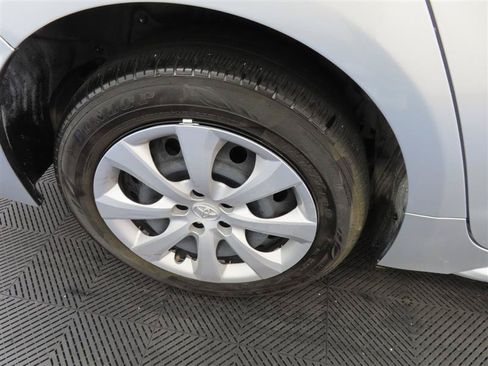 Used 2025 Toyota Corolla LE FWD image 8