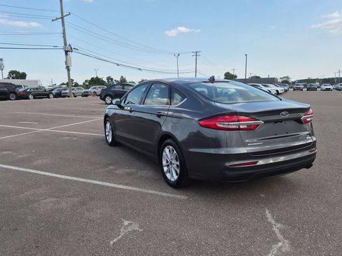 Used 2020 Ford Fusion SE FWD image 4