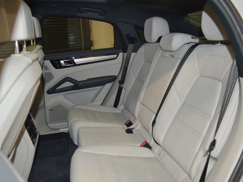 Certified 2021 Porsche Cayenne Coupe image 36