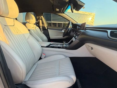 Used 2022 Genesis G70 3.3T RWD image 35