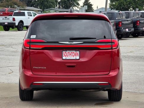 Certified 2025 Chrysler Pacifica Select FWD image 7