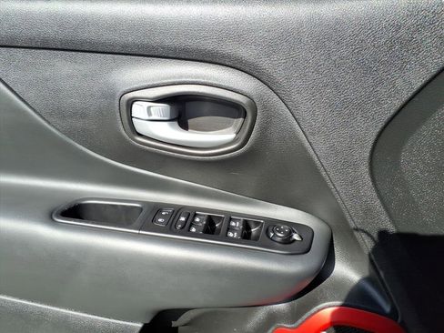 Used 2023 Jeep Renegade Trailhawk image 19