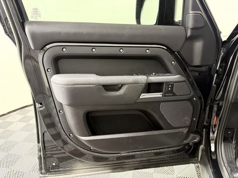 Used 2023 Land Rover Defender 110 X-Dynamic SE image 21