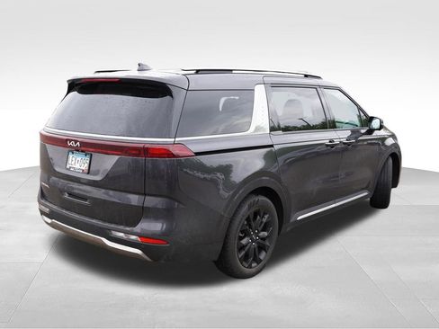 Used 2024 Kia Carnival SX FWD image 3