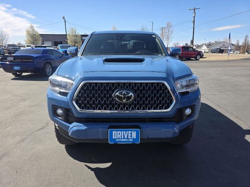 Used 2019 Toyota Tacoma TRD Sport image 2