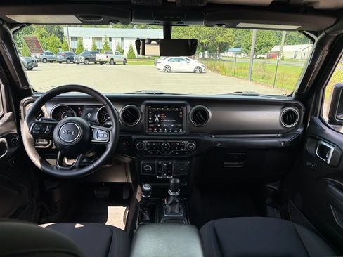 Used 2023 Jeep Gladiator Sport AWD/4WD image 12