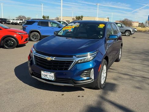 Used 2022 Chevrolet Equinox LT image 2