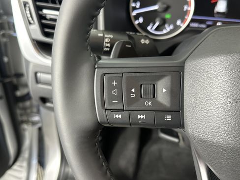 Certified 2025 Nissan Rogue SV image 27