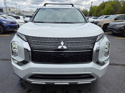 Used 2023 Mitsubishi Outlander SEL AWD/4WD image 2