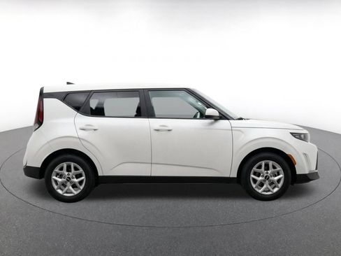 Used 2025 Kia Soul LX w/ LX Technology Package FWD image 8