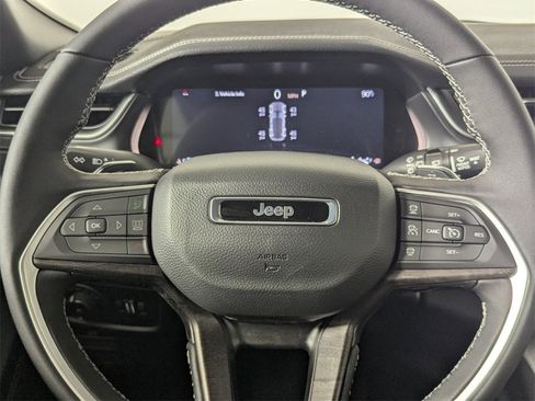 New 2025 Jeep Grand Cherokee Limited w/ Luxury Tech Group II image 18