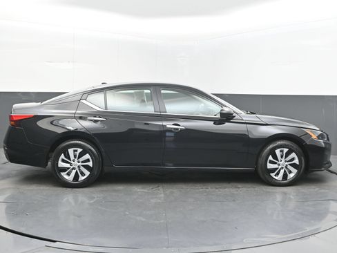 Certified 2025 Nissan Altima 2.5 S FWD image 8