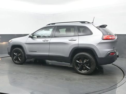 Used 2016 Jeep Cherokee Latitude w/ Comfort/Convenience Group AWD/4WD image 3