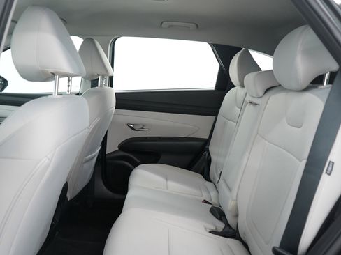 Certified 2025 Hyundai Tucson SE image 19