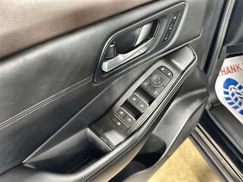 Used 2023 Nissan Rogue SL image 14