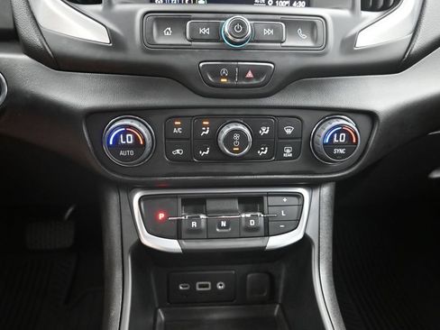 Used 2022 GMC Terrain SLE w/ Driver Convenience Package FWD image 17