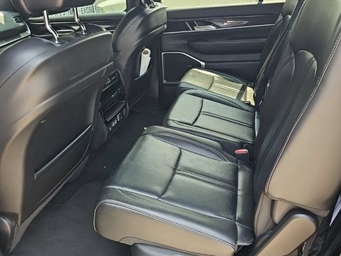 Used 2023 Jeep Wagoneer 4WD w/ Premium Group I image 8