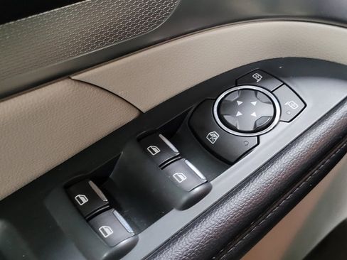 Used 2018 Ford Explorer XLT w/ Equipment Group 202A image 27