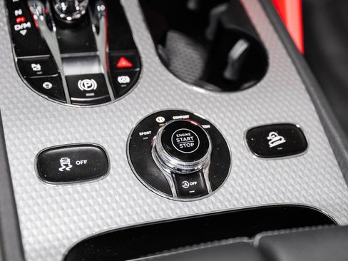 Used 2025 Bentley Bentayga Extended Wheelbase image 62