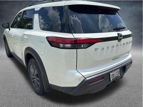 Used 2023 Nissan Pathfinder SV w/ SV Premium Package FWD image 7