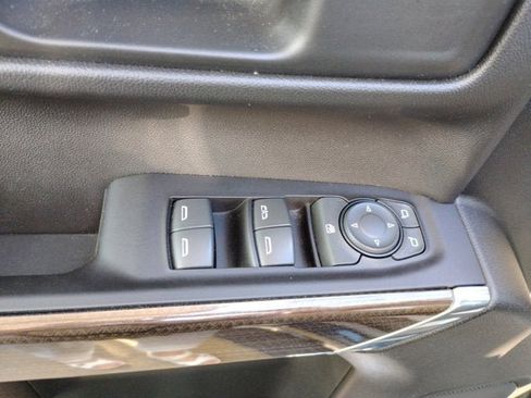 Used 2022 Chevrolet Silverado 1500 LT AWD/4WD image 22