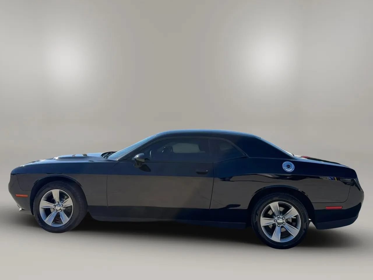 Used 2016 Dodge Challenger SXT RWD image 8