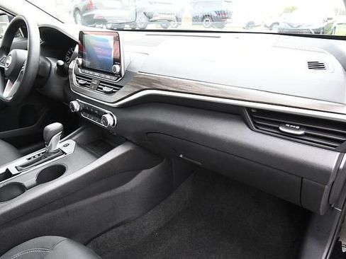 Used 2025 Nissan Altima 2.5 SV FWD image 23