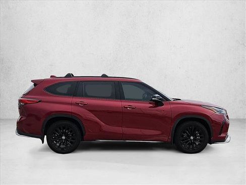 Used 2023 Toyota Highlander XSE FWD image 4