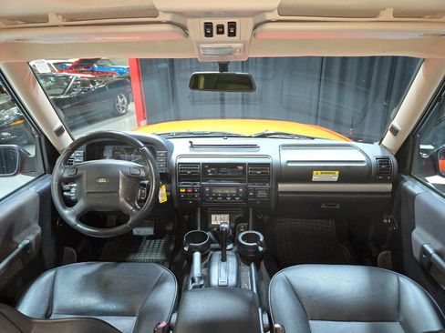 Used 2004 Land Rover Discovery S image 12