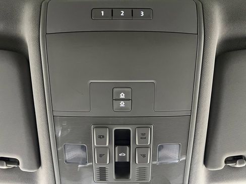 Used 2018 Volkswagen Atlas SEL Premium image 38